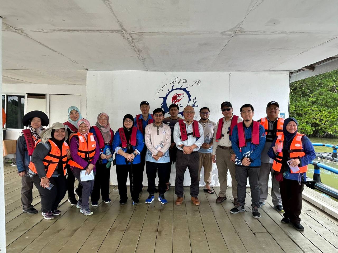 Government delegation tour of fish farming operations